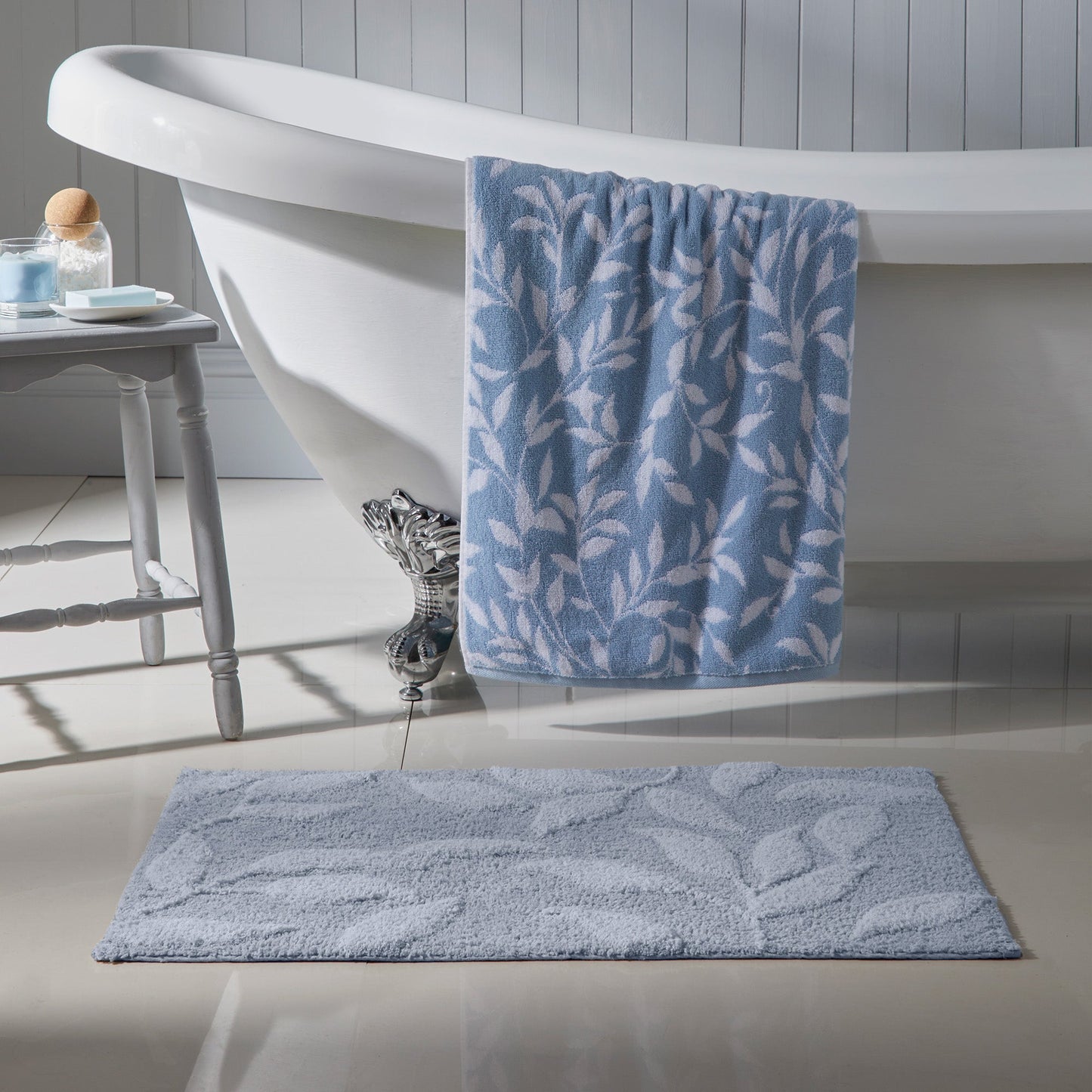 Sandringham Towels in Pale Blue - Hand Towel