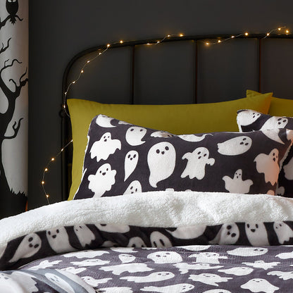Spooky Ghosts Halloween Duvet Cover Set in Grey