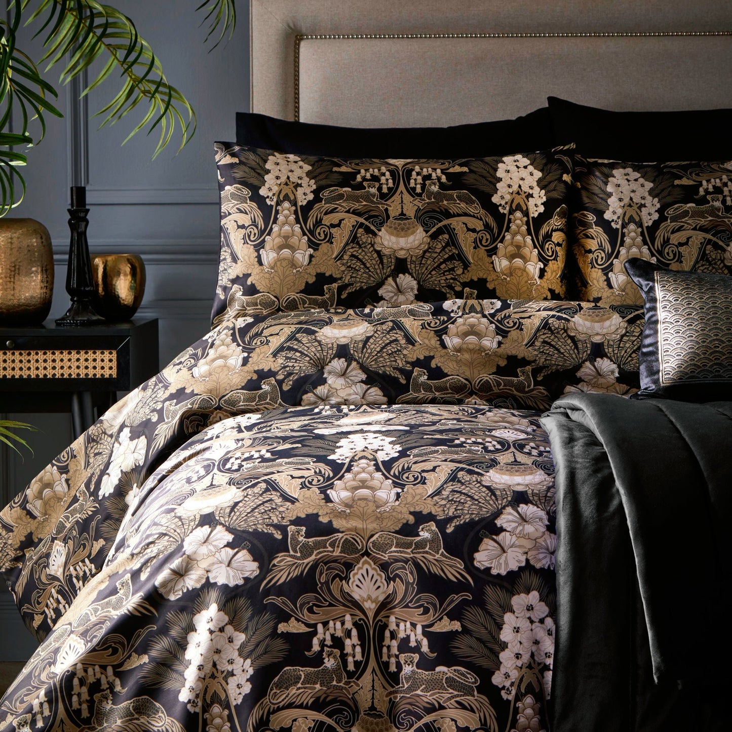 Suburban Jungle Duvet Cover Set in Black/Gold