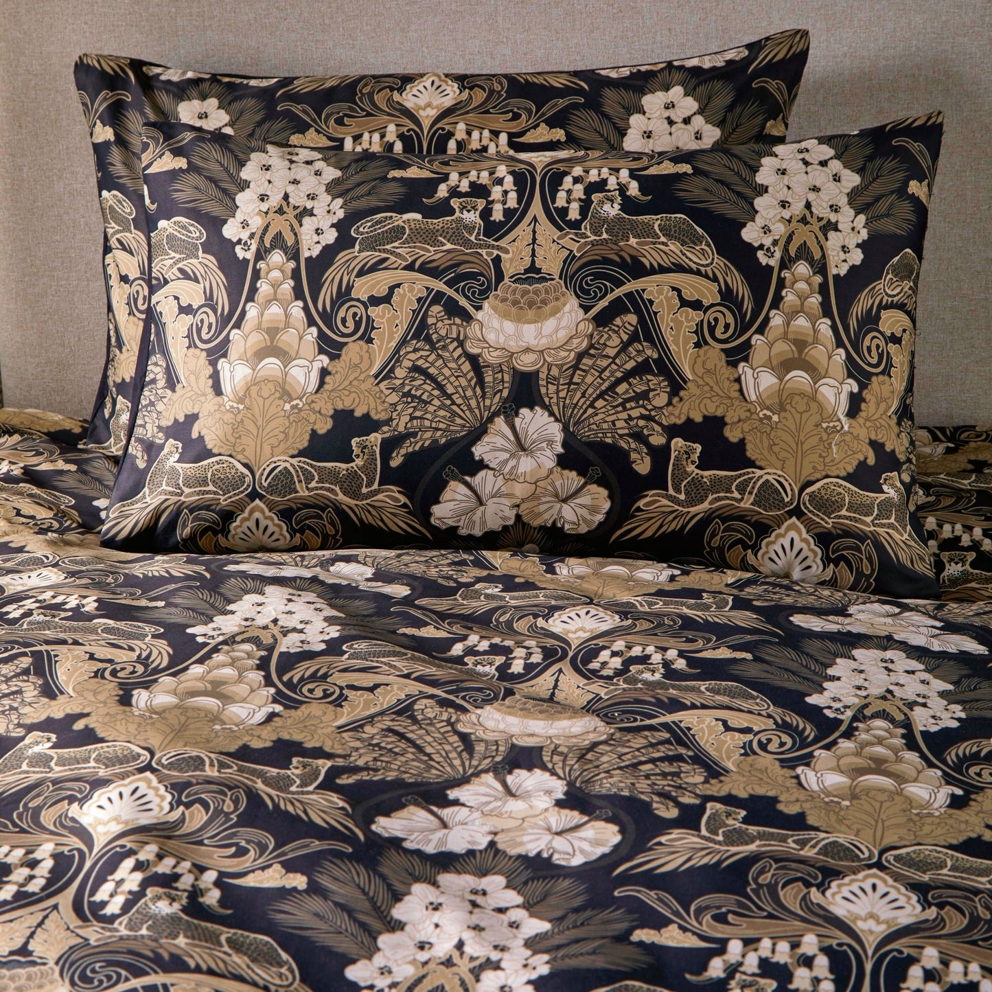 Suburban Jungle Duvet Cover Set in Black/Gold