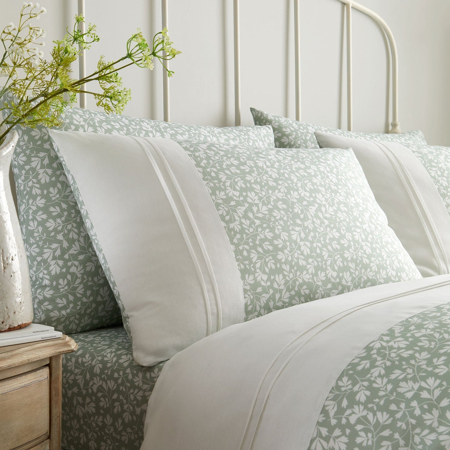 Tess Duvet Cover Set in Green