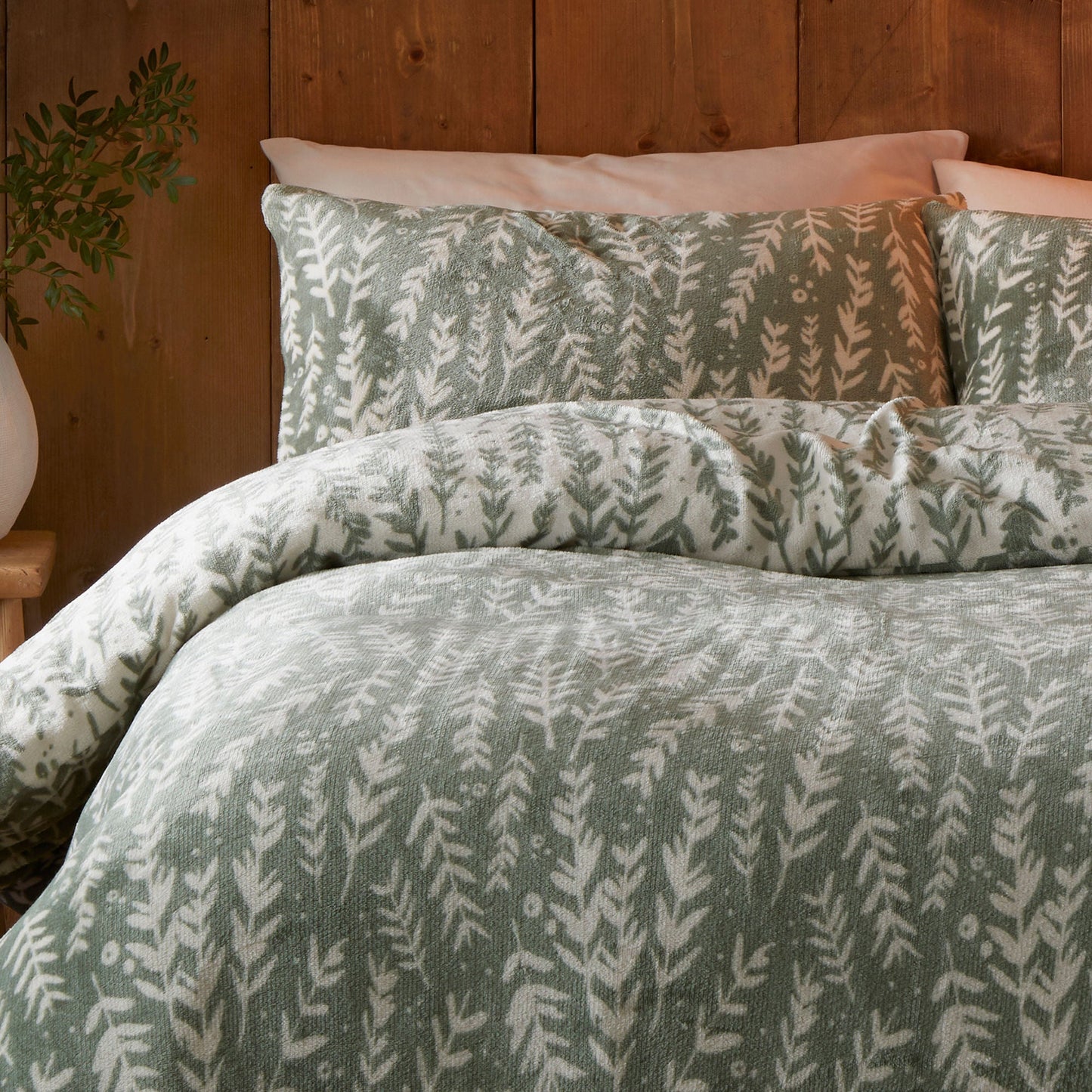 Winter Foliage Duvet Cover Set in Green
