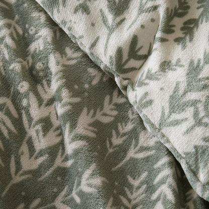 Winter Foliage Duvet Cover Set in Green