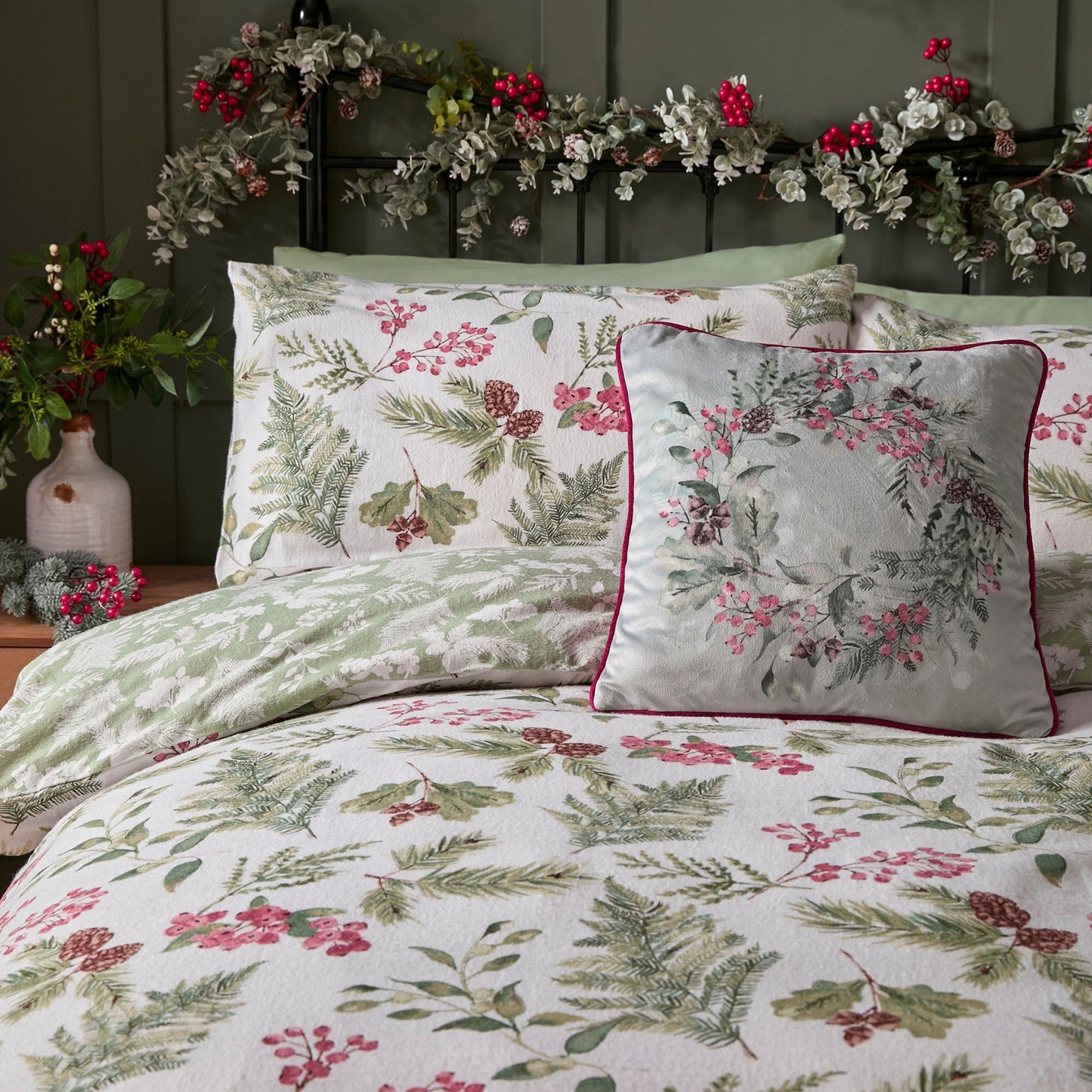 Winter Sprigs Duvet Cover Set in Green