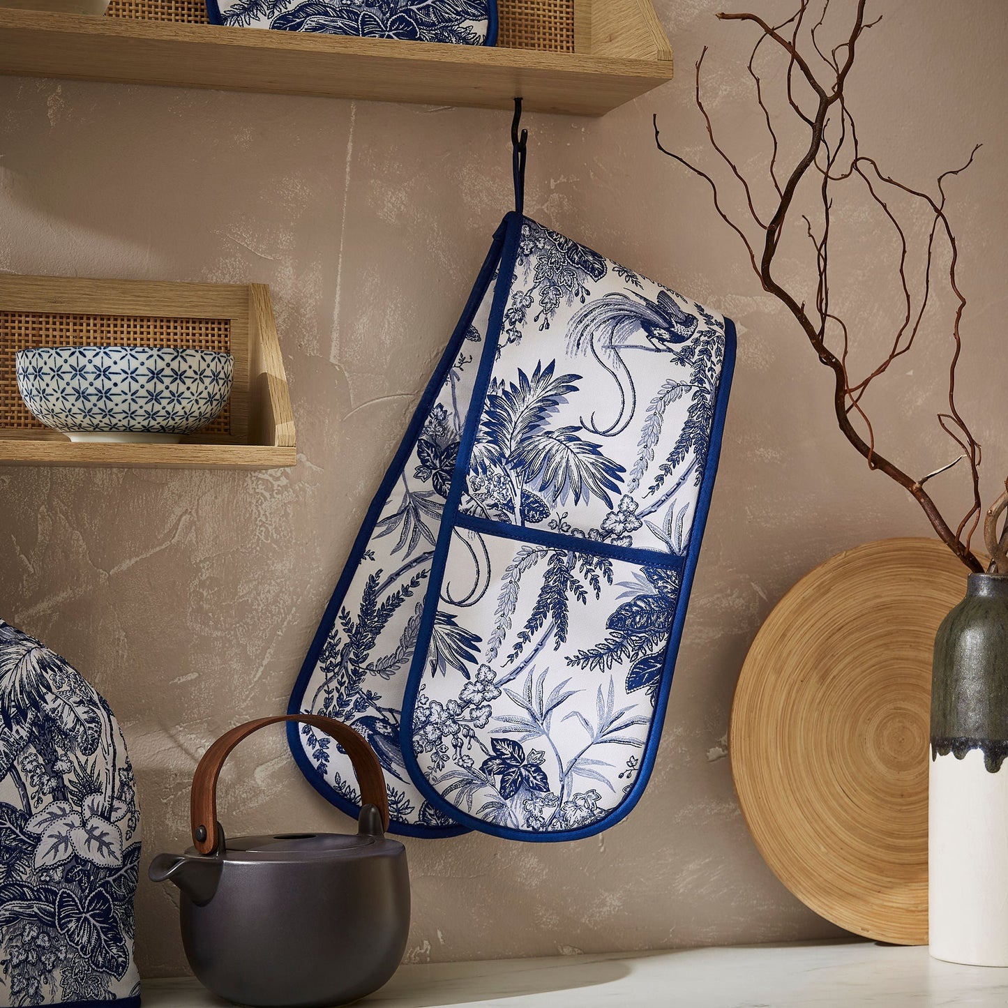 Willow Toile Double Oven Glove
