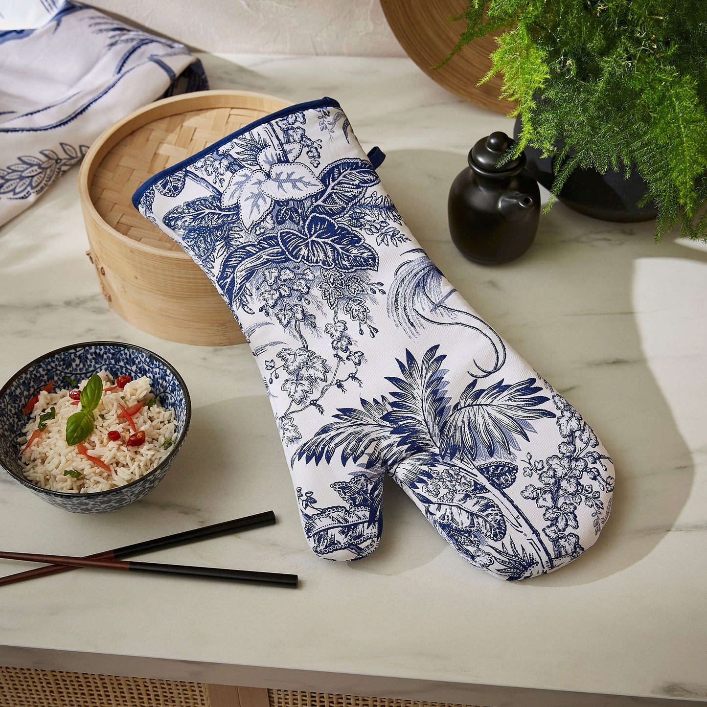 Willow Toile Gauntlet Oven Glove