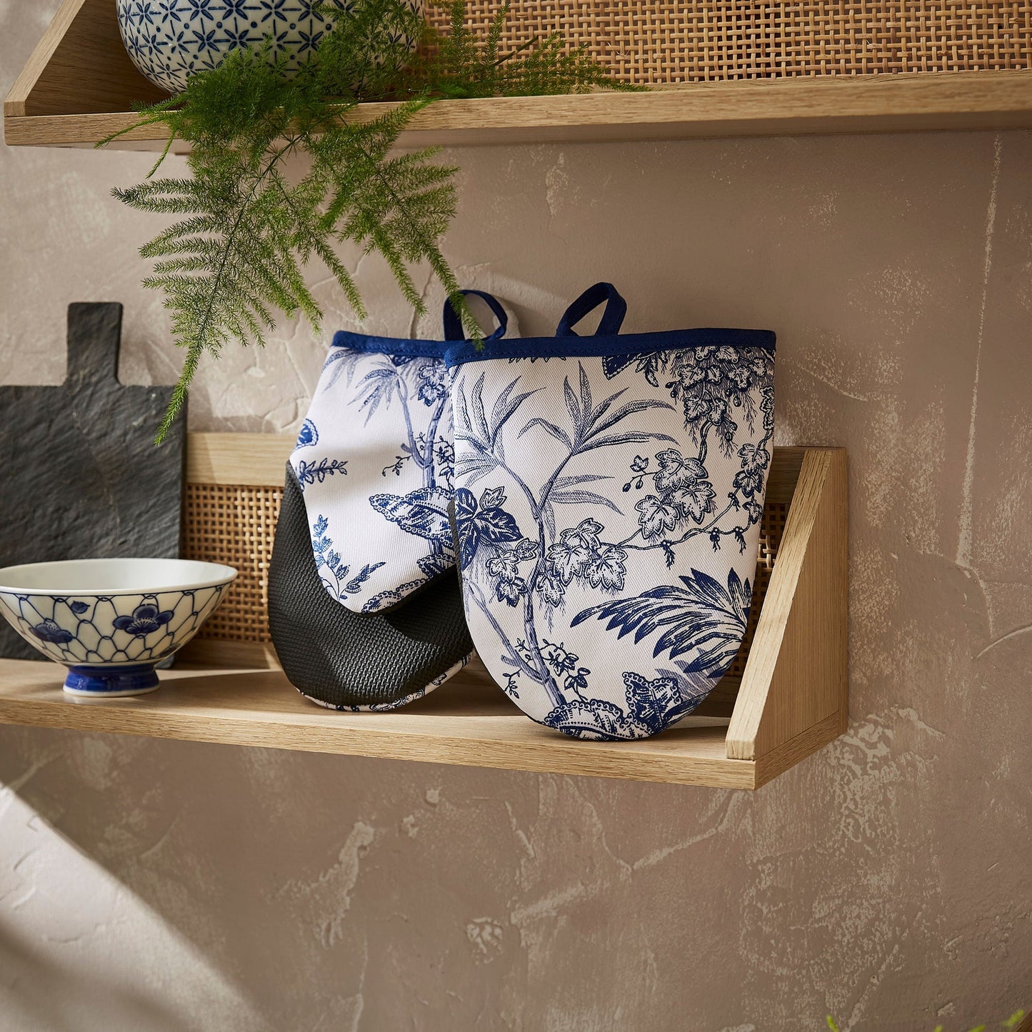 Willow Toile Microwave Mitts Pair