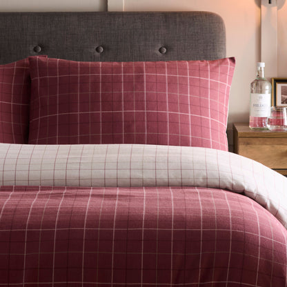 Wynn Duvet Cover Set in Burgundy