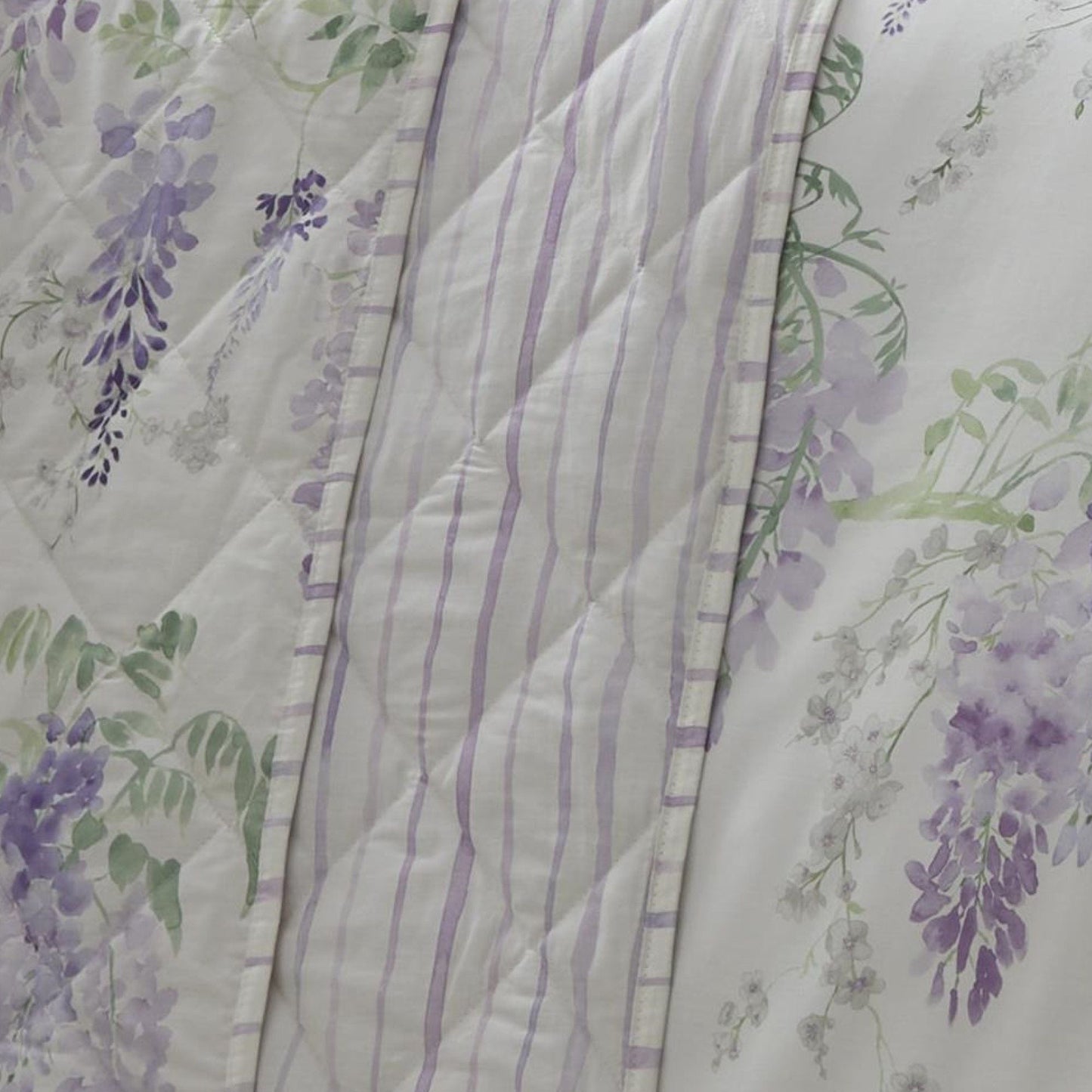 Wisteria Bedspread in Lilac