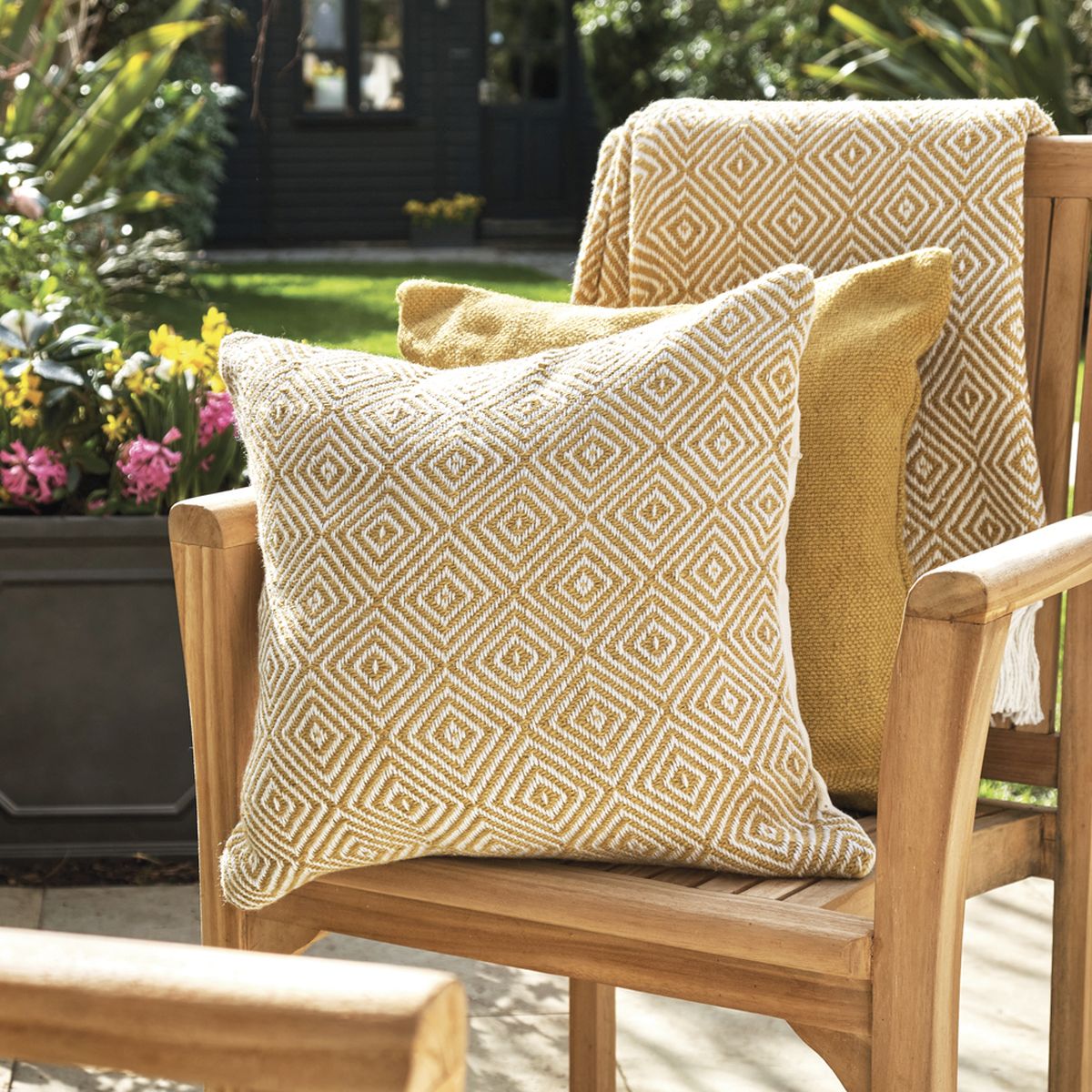 Hug Rug Woven Diamond Rug Gold