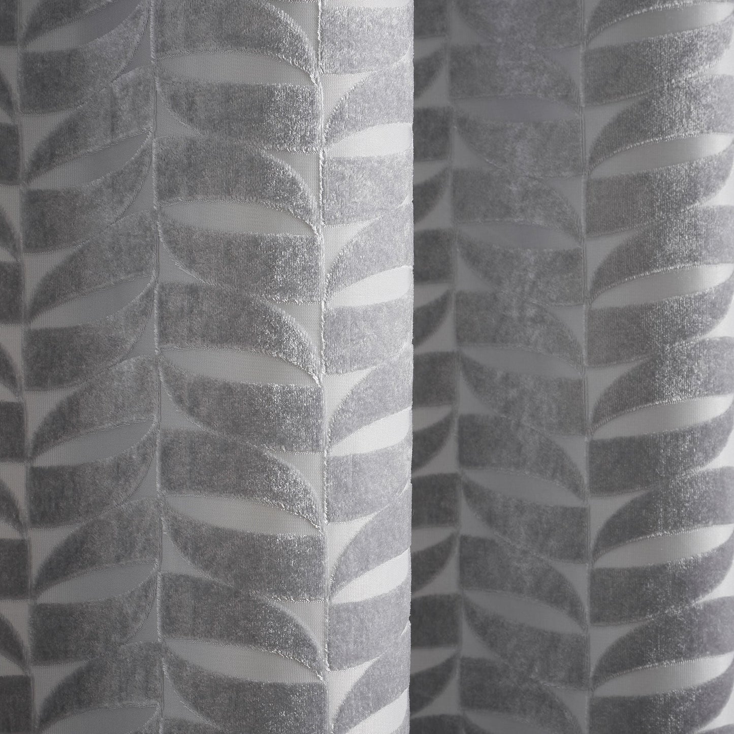 Kendal Eyelet Curtains in Silver