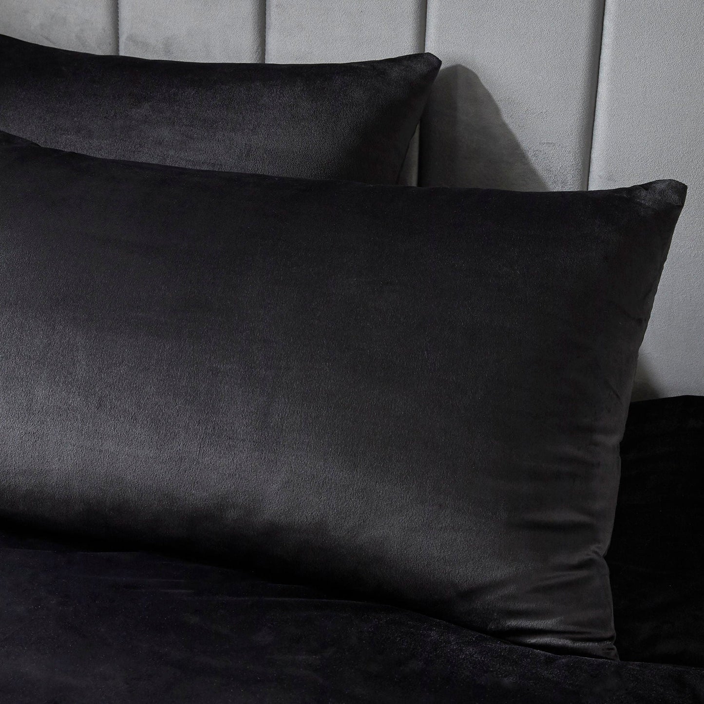 Montrose Duvet Cover Set in Black