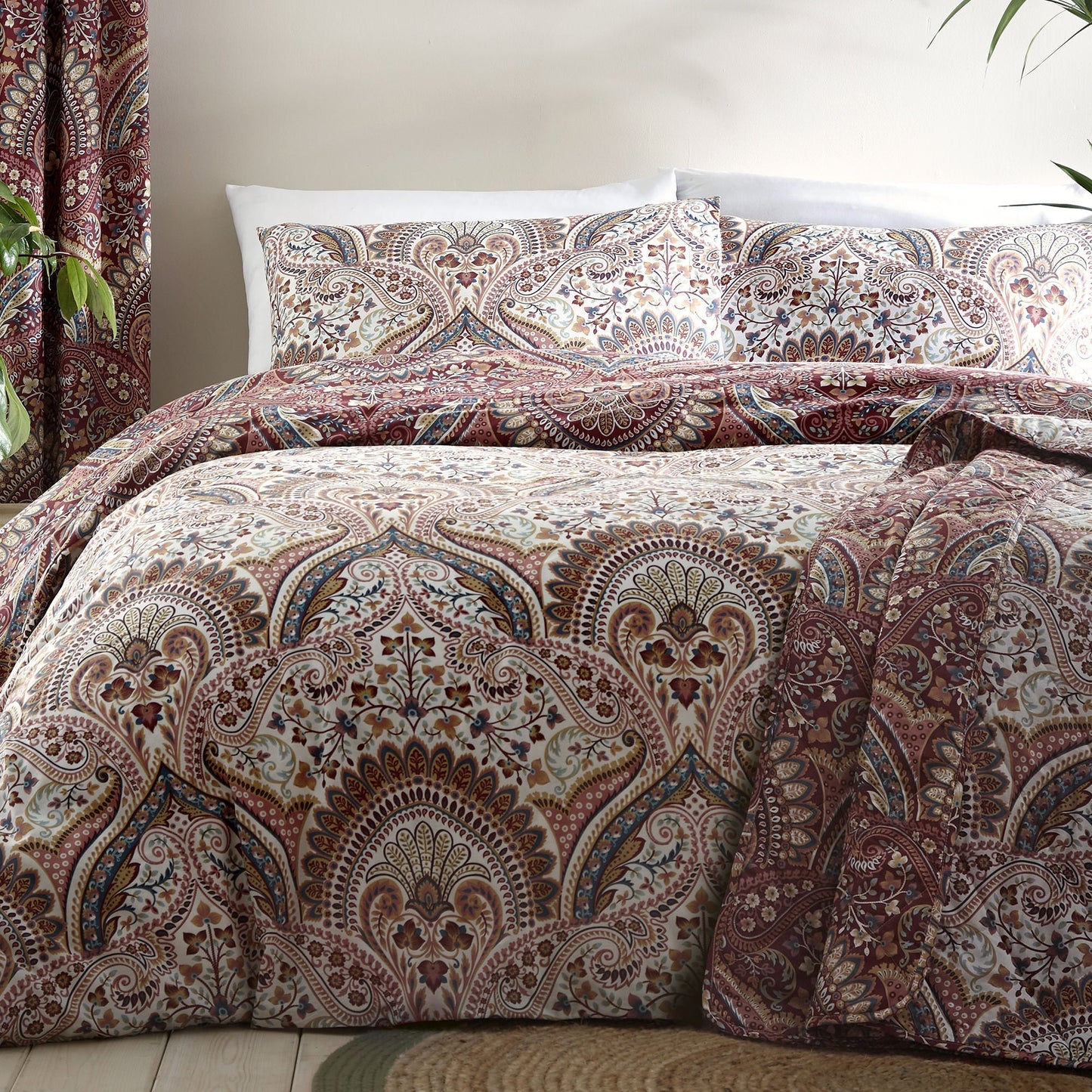 Palais Duvet Cover Set in Multicolour