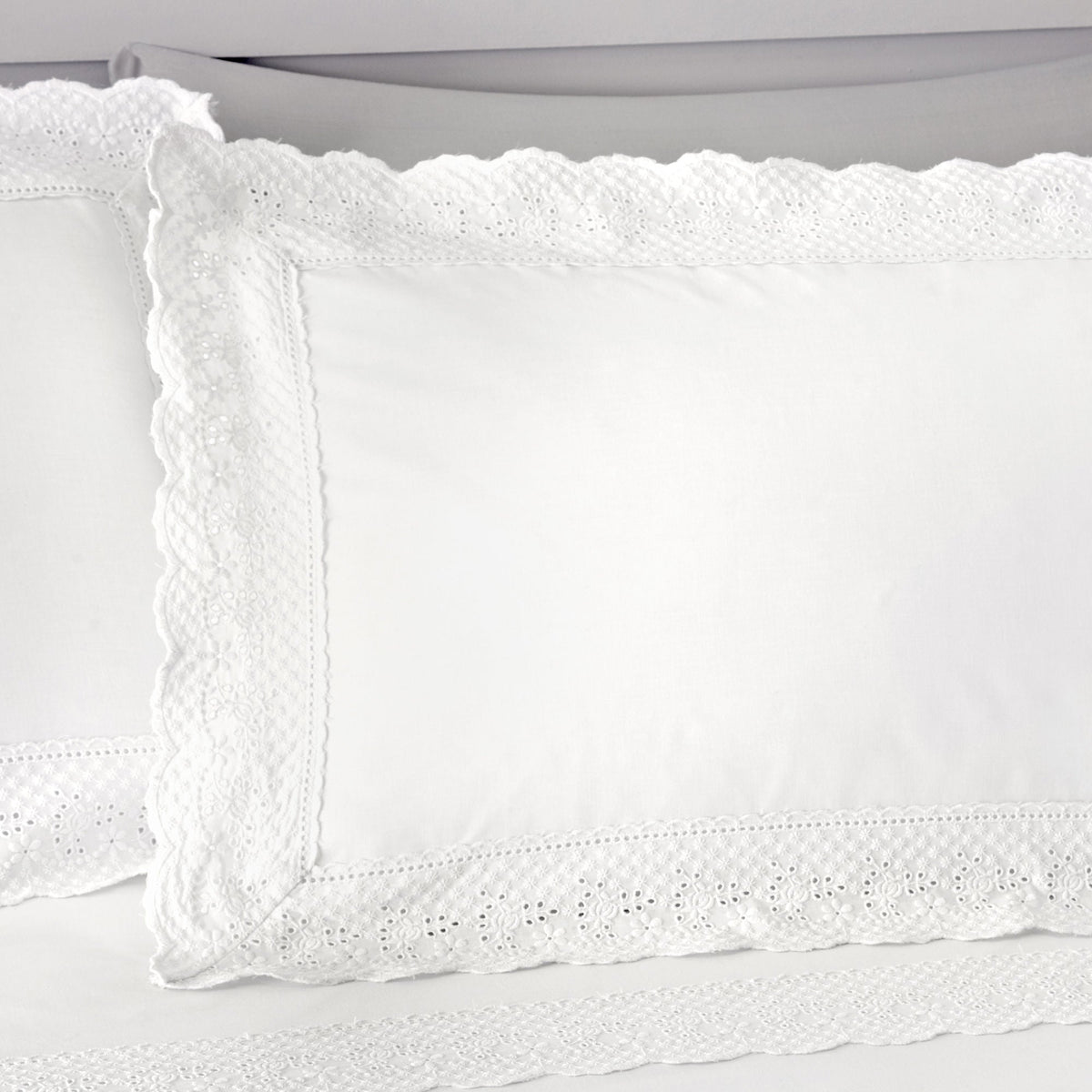 Renaissance Duvet Cover Set in White